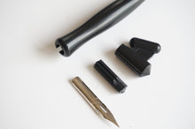 Load image into Gallery viewer, SpeedBall 9455 Hybrid (Oblique/Straight) Pen Holder + Zebra G Nibs